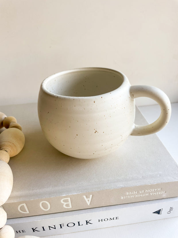 V Mug